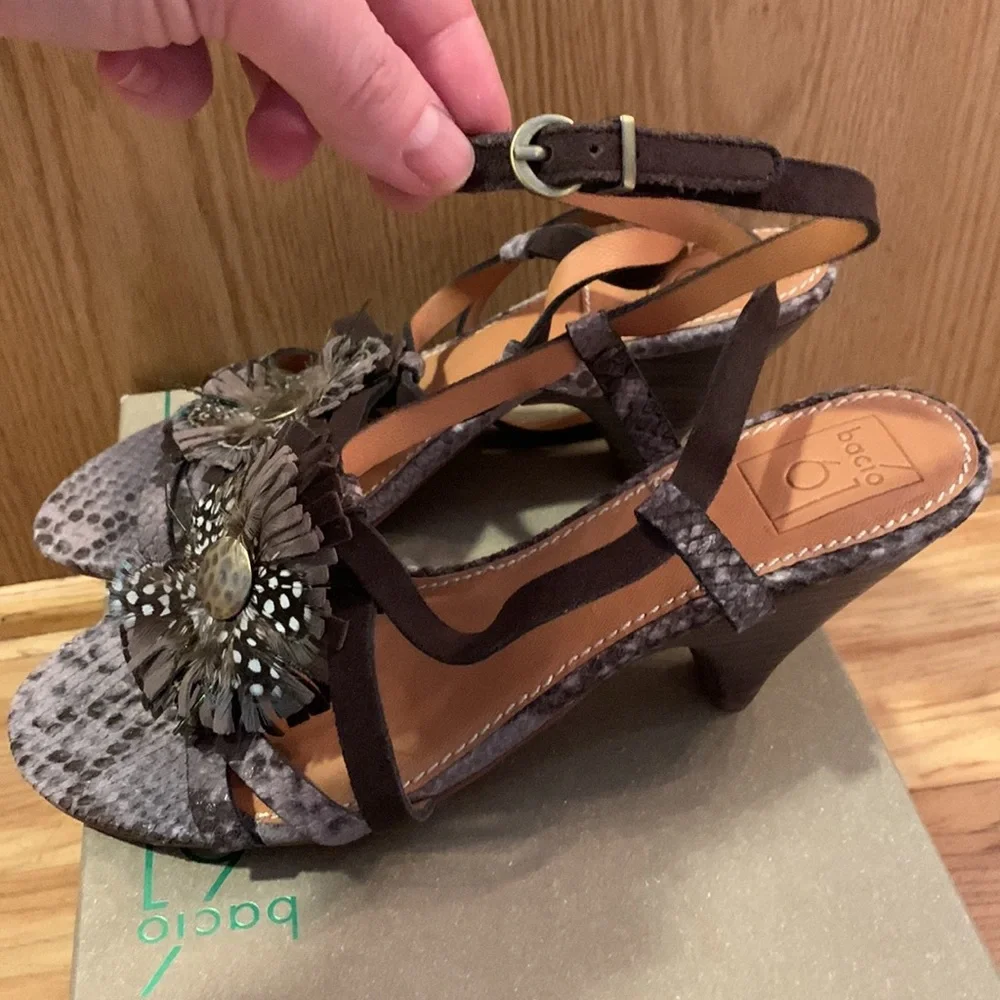 New with box Bacio 61 Tombolo 8-1/2 snakeskin leather criss cross ankle sandals